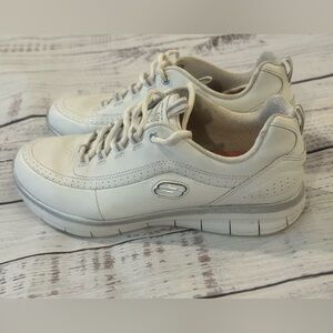 Sketchers Synergy Elite Leather White Sneakers Silver Accents Women’s Size 9.5